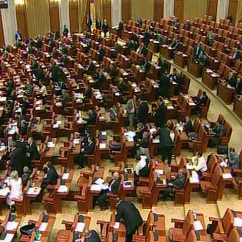 Parlamentul decide prin vot uninominal declaraţia de susţinere pentru Klaus Johannis 