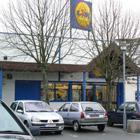 Şase persoane, luate ostatice într-un supermarket din apropiere de Paris