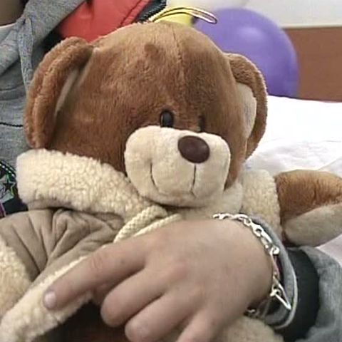 Un copil de opt ani bolnav de leucemie are nevoie urgentă de transplant 