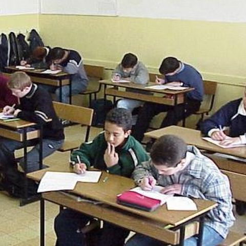 Elevii români citesc prost şi un sfert dintre ei habar nu au matematică