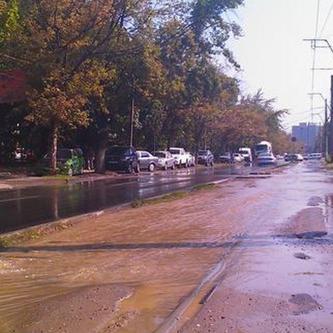 O conductă de apă s-a spart în nordul Capitalei, pe traseul vicepreşedintelui american