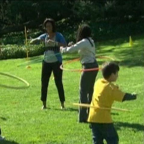 Michelle Obama a participat la un concurs de hula-hoop şi alergare 