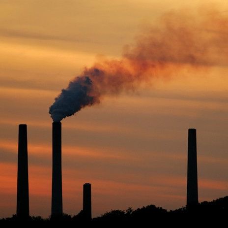 Poluarea aerului în unele zone ale României a depăşit limitele anuale pentru sănătatea umană