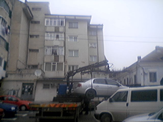 Maşini ridicate din parcările blocurilor la Botoşani 