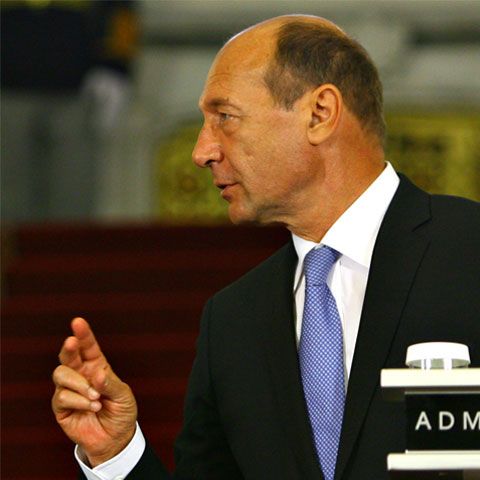 "Guvernatorul" Băsescu: Dacă am da drumul la curs undeva aproape de 5 lei la un euro, am lovi crunt populaţia