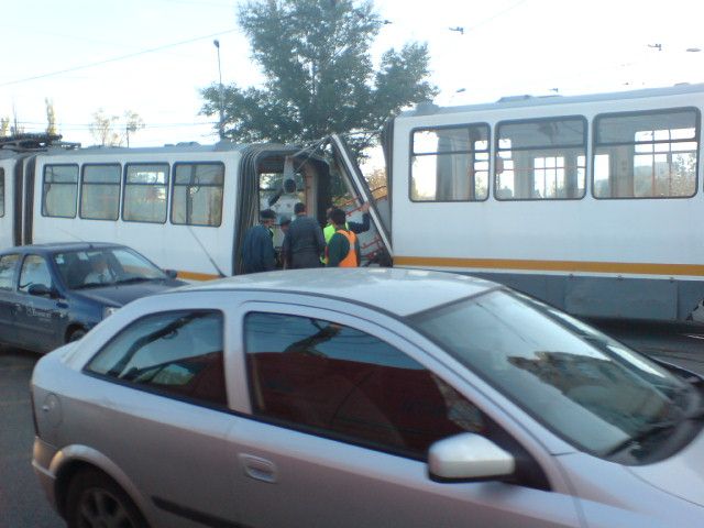 Accident în Capitală - un tramvai a deraiat
