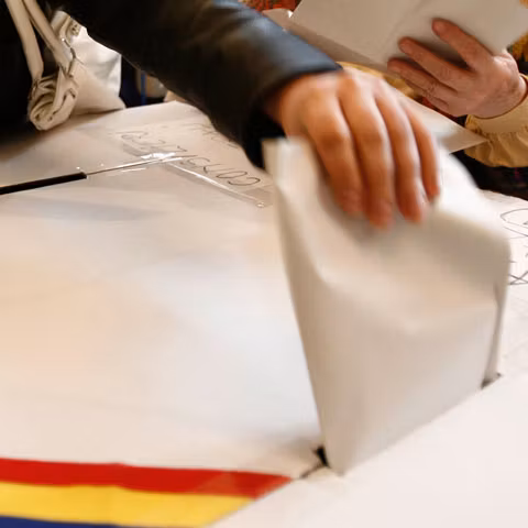 Birourile electorale judeţene, înştiinţate că la referendum vor fi utilizate aceleaşi secţii de vot
