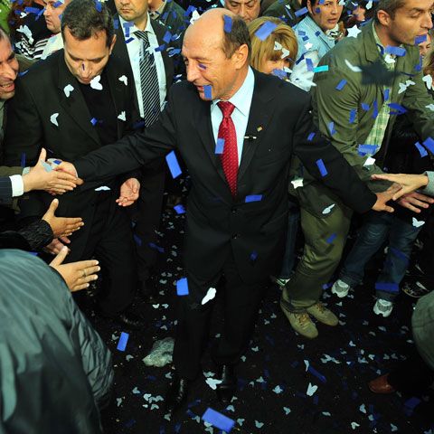 Băsescu: Antena 1 şi Antena 3 îmi fac cea mai bună campanie negativă