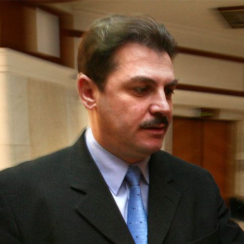 Canacheu (PD-L) acuză PSD şi PNL că folosesc Parlamentul în scop electoral