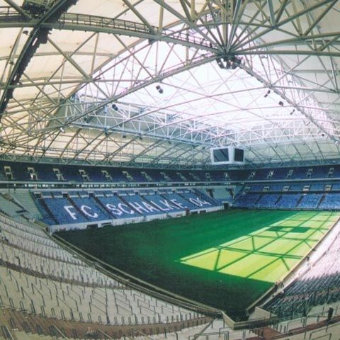 Schalke vrea să-şi vândă o parte din stadion pentru a-şi achita din datorii!
