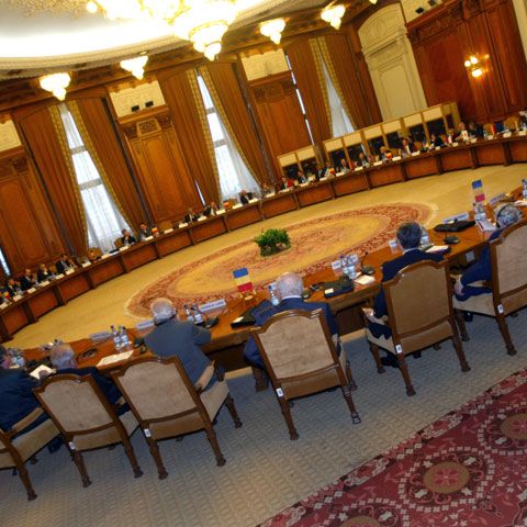 CCR discută, astăzi, cele trei legi pe care Guvernul Boc şi-a asumat răspunderea