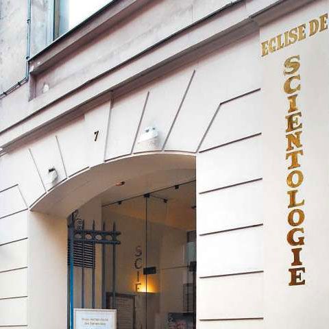 Biserica scientologică, amendată pentru escrocherie în Franţa