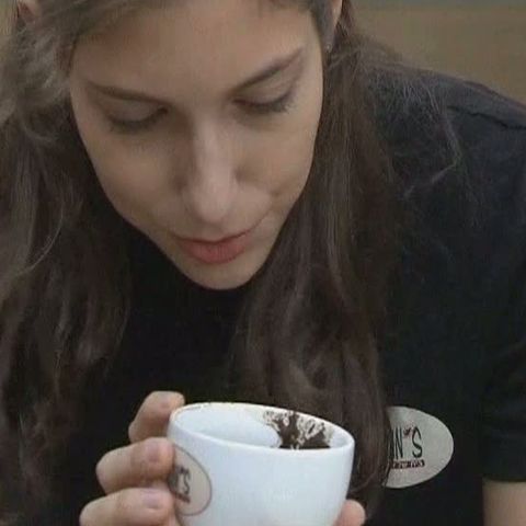 Întreprinzătorii devin creativi pe timp de criză: a apărut cafeaua cu ghicitoare inclusă!