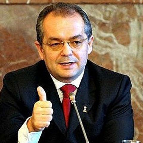 Aura Vasile îl atacă din nou pe Emil Boc: Mai mult decât "imbecil" n-am ce să spun despre dumneavoastră