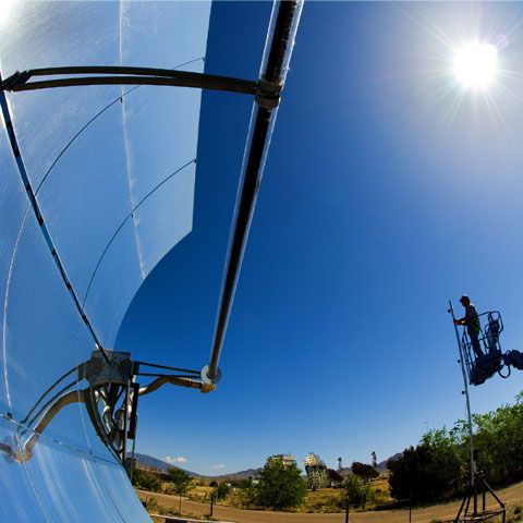 Elevii din Timişoara realizează acumulatoare solare, pe banii UE