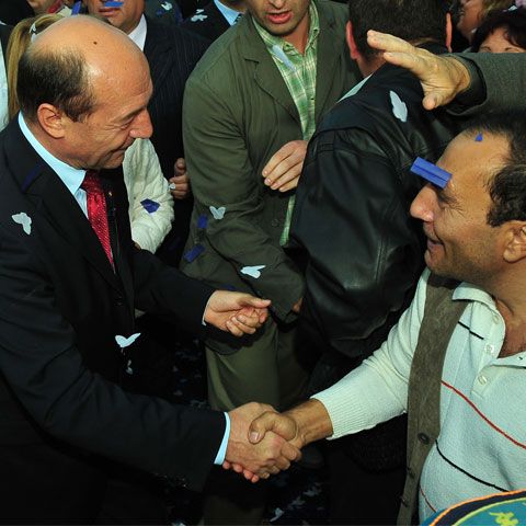 Băsescu: Minorităţile sunt ca un şir de perle la gâtul unei femei frumoase