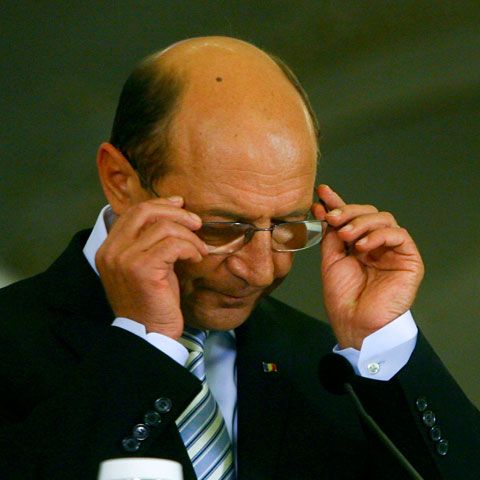 Băsescu: Alegerile anticipate reprezintă o soluţie pentru rezolvarea crizei politice