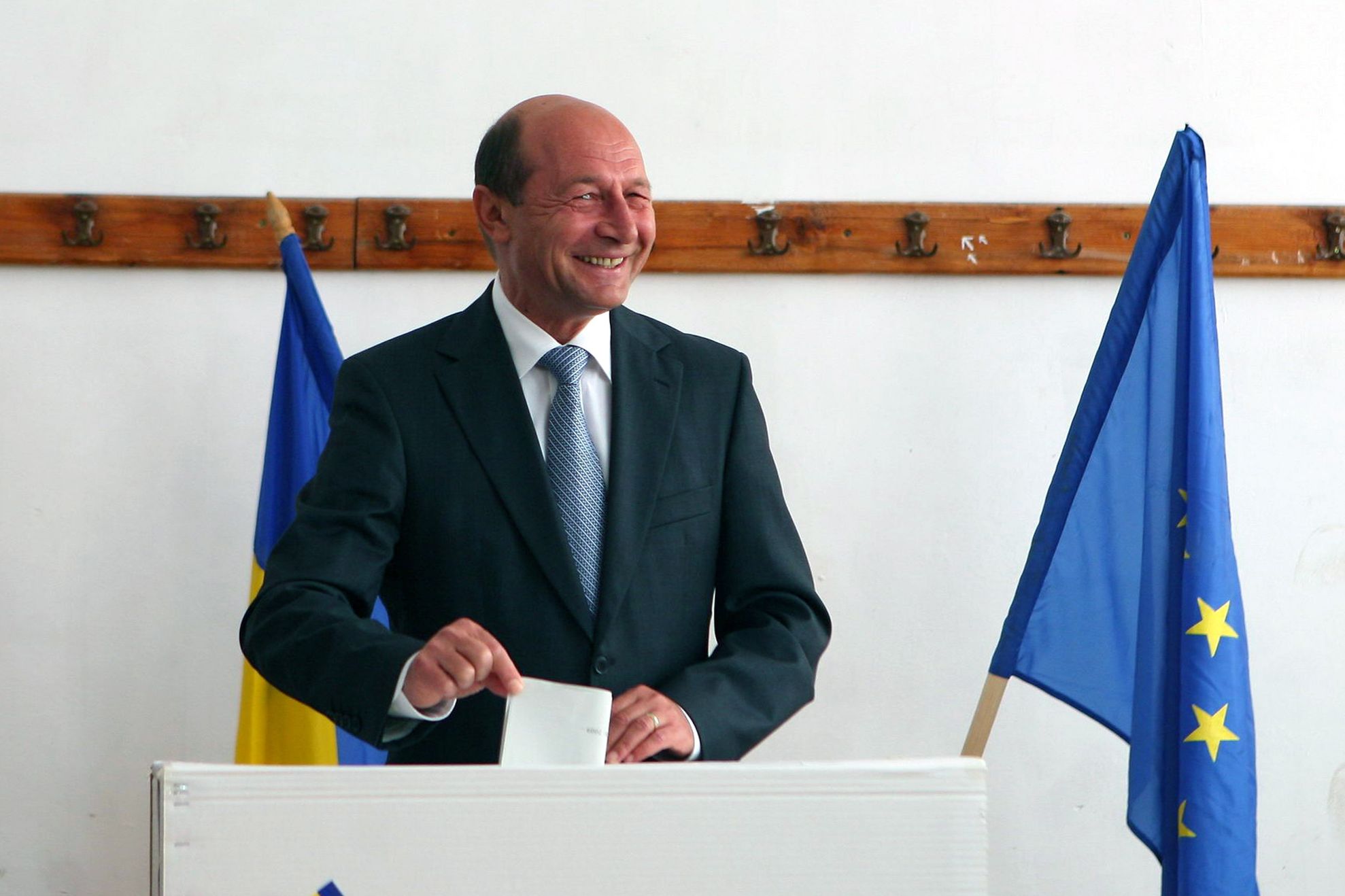 Traian Băsescu: Românii pot face un exerciţiu de putere excepţional