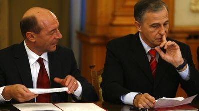 Băsescu despre refuzul lui Geoană de a participa la confuntare: Sforarii din PSD îşi ţin manechinul ascuns