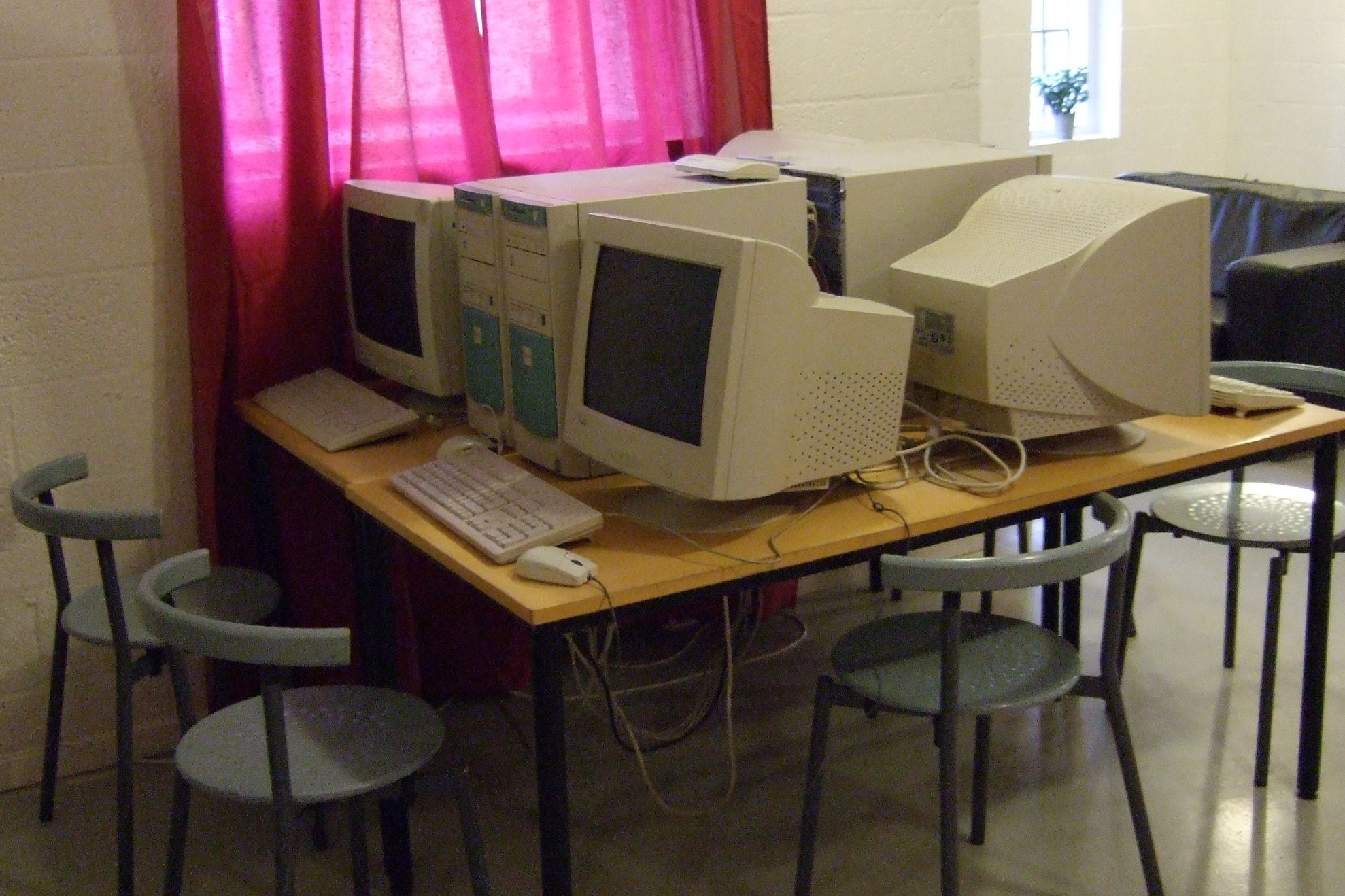 La furat împinşi de anturaj