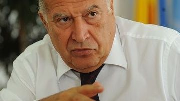 Voiculescu: Băsescu a fost de trei ori la Grivco în 2004. Netransparent