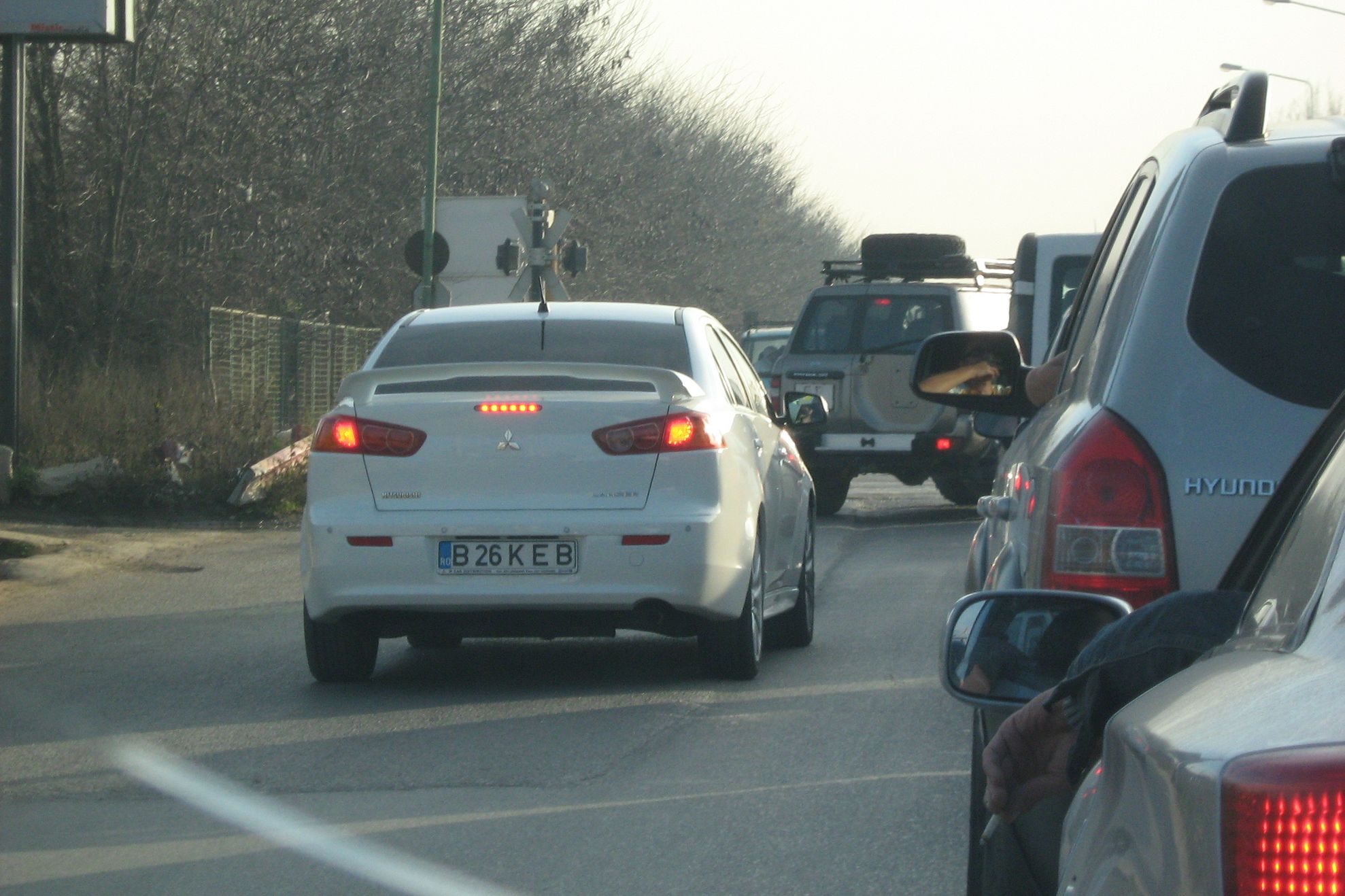 Trecerea la nivel cu calea ferată nu este respectată de şoferi 
