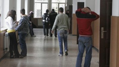 Un director de şcoală din Braşov este cercetat pentru că ar fi lovit un elev VEZI VIDEO