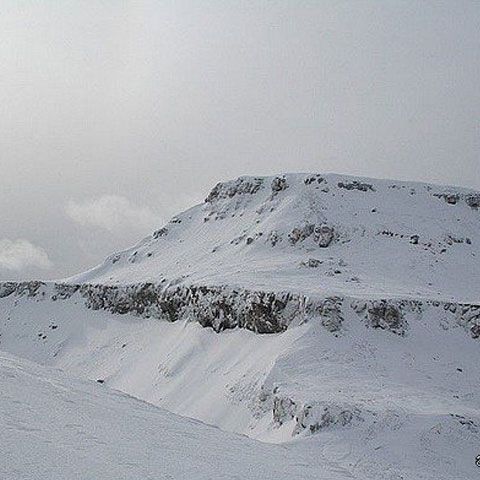 Salvamontiştii au avertizat asupra pericolului de avalanşe în zona Vârful Omu