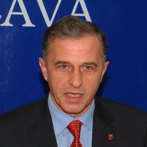 Geoană spune că nu îl interesează opţiunile lui Băsescu pentru un eventual Guvern de dreapta