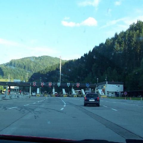 Un român a fost amendat cu 1.300 de euro în Austria, după ce a fost prins cu 240 km/h