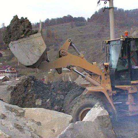 Circulaţia pe DN10 a fost restricţionată din cauza alunecărilor de teren