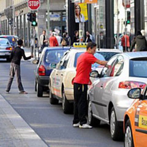 Primăria din Roma interzice prezenţa spălătorilor de parbrize în intersecţii