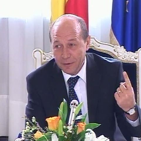 ONG-urile care se opun referendumului organizat de Băsescu se adresează Avocatului Poporului