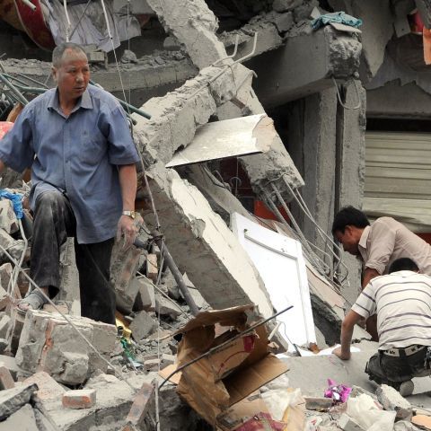 Cutremur în Iran, soldat cu peste 200 de răniţi