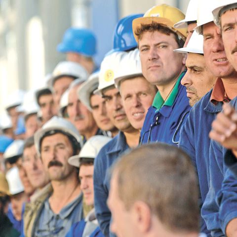 Marea Britanie menţine restricţiile pentru români şi bulgari pe piaţa muncii pentru încă doi ani