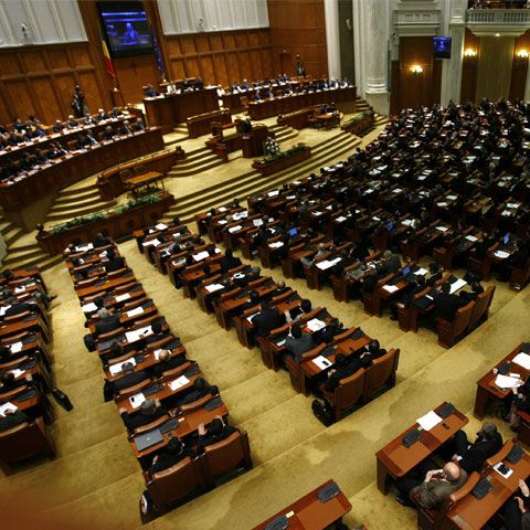 Hotărârea privind abilitarea Guvernului în funcţie să prezinte bugetul, aprobată de Parlament