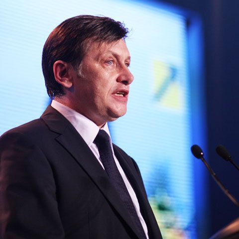 Antonescu: Votez "Da" pentru reducerea numărului de europarlamentari, votez "Nu" pentru parlament unicameral