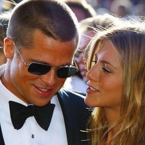 Jennifer Aniston ar face orice să se împace cu Brad Pitt