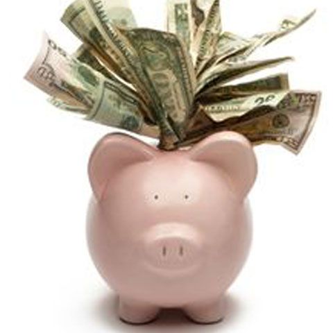 Economiile în euro, mai avantajoase decât cele în lei doar dacă euro sare de 4,52 lei