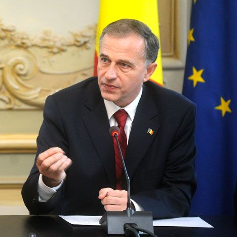 Geoană: Preşedintele se mai face încă o dată că face consultări cu partidele şi cu majoritatea
