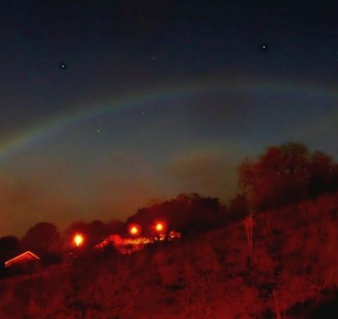 Curcubeu la lumina Lunii. VEZI FOTO
