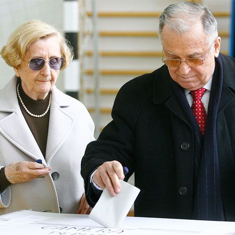 CHESTIONAR REALITATEA.NET: Cum ar trebui să arate Prima Doamnă?