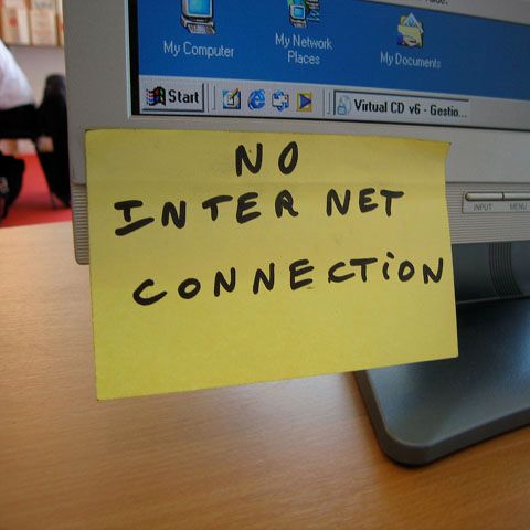 Internauţii români şi descărcările ilegale: între puşcărie şi suspendarea conexiunii online