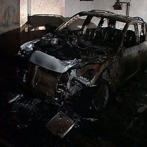 Trei maşini au ars într-un incendiu în cartierul Colentina din Capitală