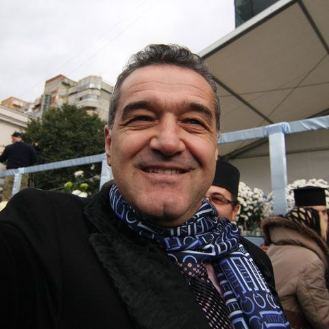 Gigi Becali: "Sper să trăiesc până la 90 de ani, iar pe la 75 să las Steaua nepoţilor!"