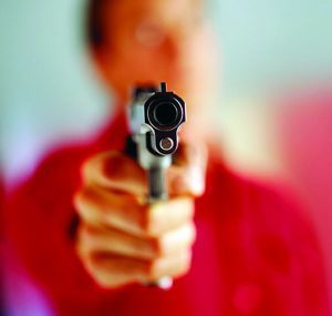 Poliţiştii suceveni au tras 17 focuri de armă pentru a prinde un şofer