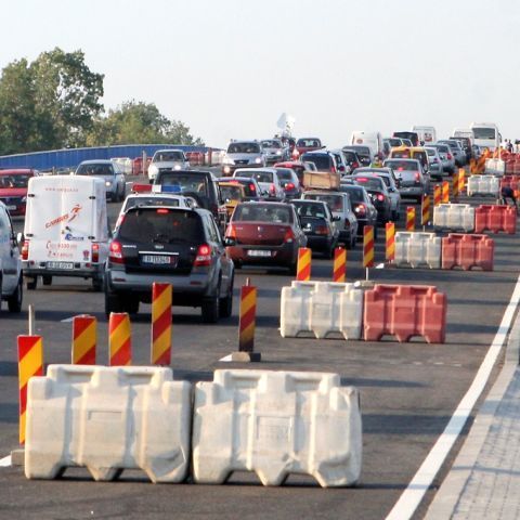 Restricţiile de circulaţie în zona Pasajului Baneasa au fost prelungite până la 1 decembrie