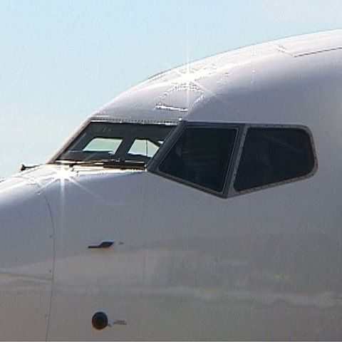 Flăcări la motorul unui avion românesc care venea în ţară de la Roma