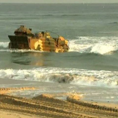 O navă nord-coreeană de patrulare a fost atacată de vasele din sud