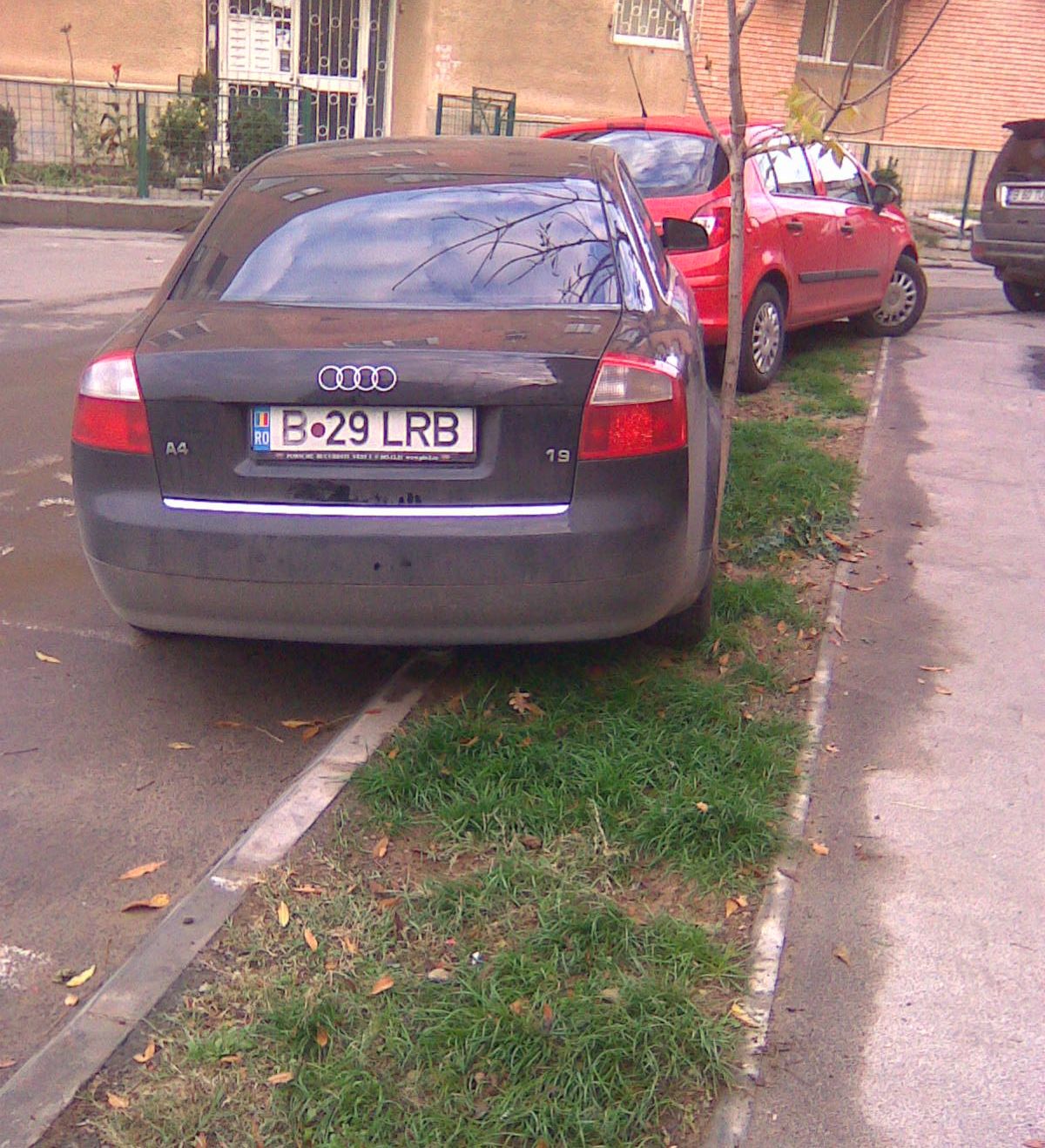 Nu avem locuri de parcare dar nici spaţii verzi